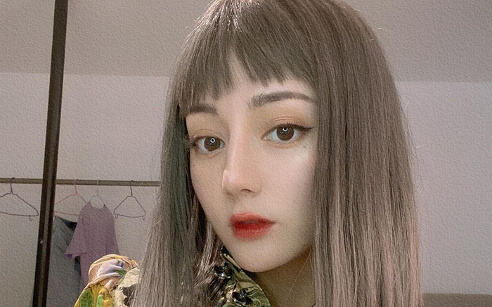 Địch Lệ Nhiệt Ba được khen xinh như búp bê với ảnh selfie mới nhất Ảnh 2