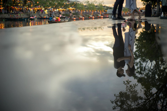 Khoảnh khắc đầy nghệ thuật của cả hai dưới bóng nước khiến ai nấy phải trầm trồ