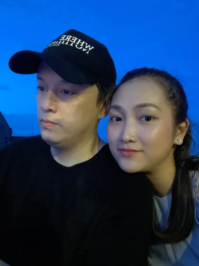 Cách đây vài ngày, Yến Phương còn hài hước chia sẻ ảnh hạnh phúc bên chồng và nhận xét rằng ông xã trẻ ngang vợ.