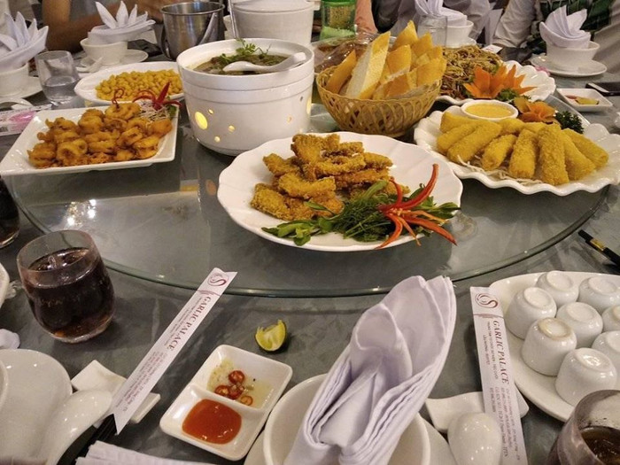 Mâm cổ nhìn sang chảnh chẳng khác gì những buổi tiệc lớn. Ảnh: Trần Phương/Group Trường Người Ta