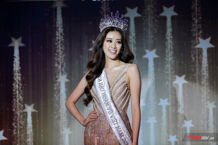 Miss Universe 'cấm' đèn LED, Khánh Vân đành thẳng tay loại ngay 5 trang phục dân tộc siêu đẹp? Ảnh 6