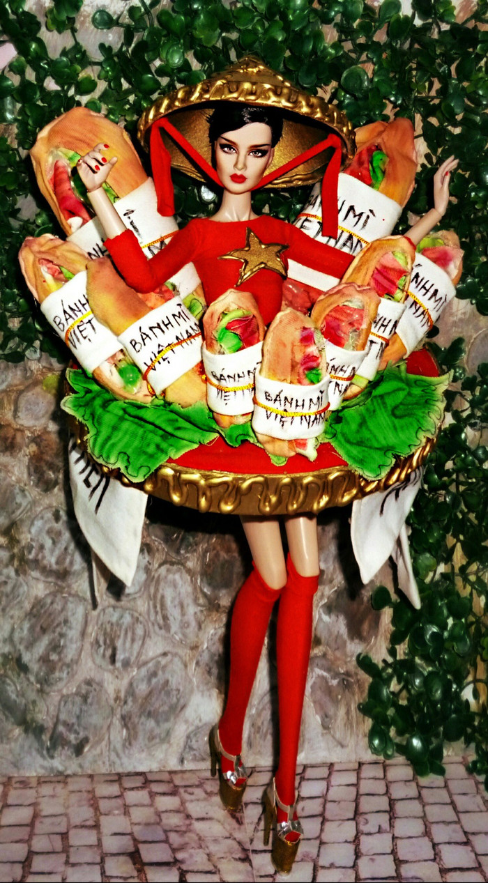 Bản thiết kế sơ khai của 'Bánh Mì' có hình ảnh quốc kỳ, tuy nhiên sau nhiều lần chỉnh sửa, hình ảnh này đã bị loại bỏ đáng tiếc.