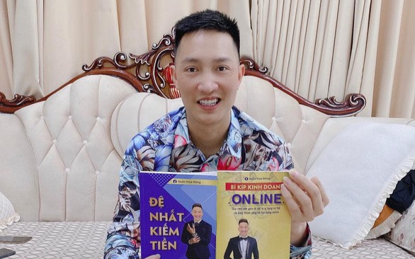 Huấn hoa hồng khai xuất bản sách 'chui' vì muốn kiếm tiền nuôi gia đình Ảnh 2