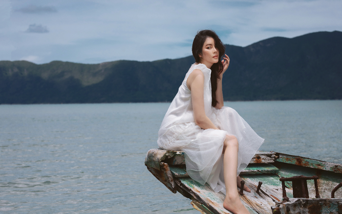 Lý Nhã Kỳ khoe nhan sắc nuột nà trước biển, dung mạo xuất sắc lay động lòng người Ảnh 2