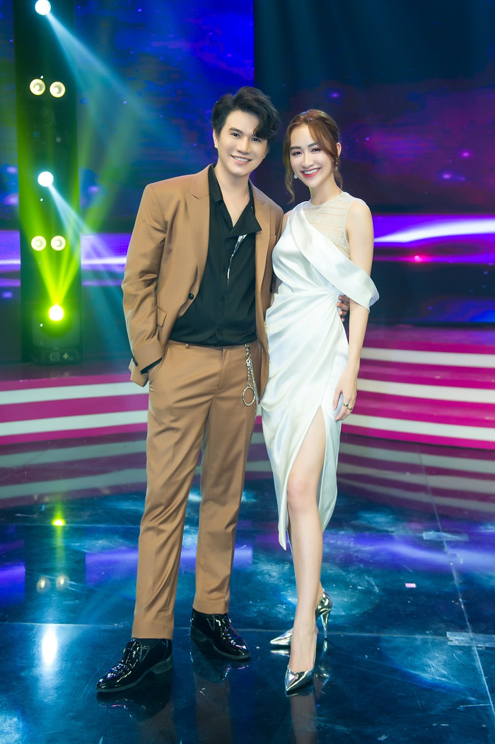 MC Vũ Mạnh Cường và Á hậu Hà Thu được fan 'đẩy thuyền'