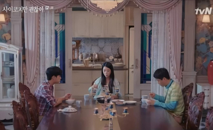 Cuộc sống ấm áp mà Moon Young chưa bao giờ trải qua 