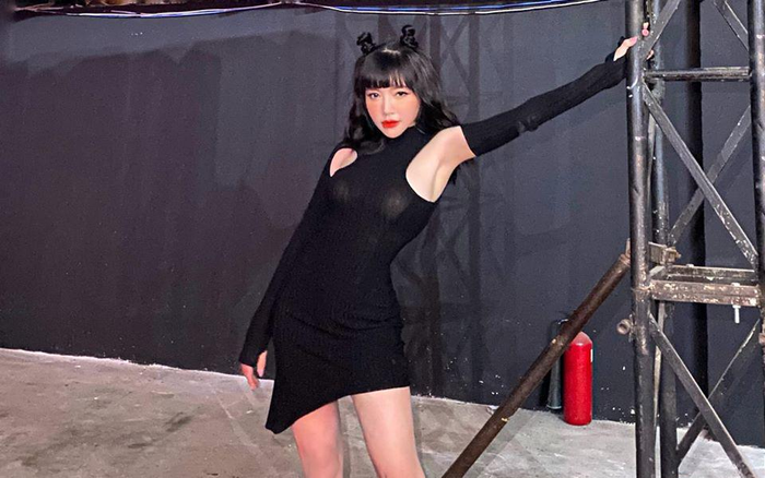 Elly Trần diện đầm kín mít nhưng vẫn lộ nội y rõ mồn một Ảnh 2