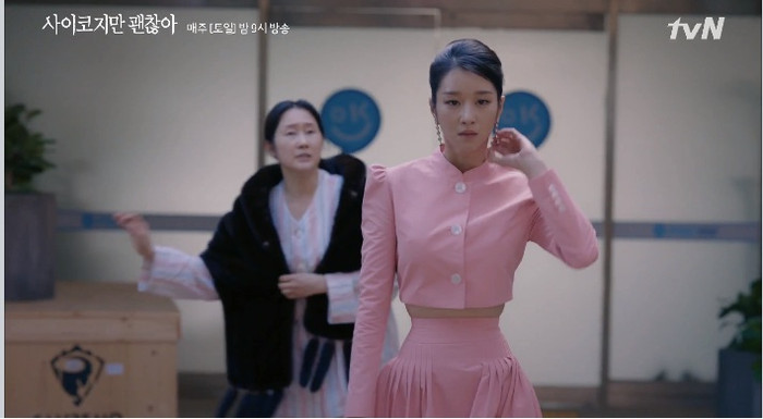 Bí kíp để có vòng eo con kiến gây sốc trong 'Điên thì có sao' của Seo Ye Ji Ảnh 5