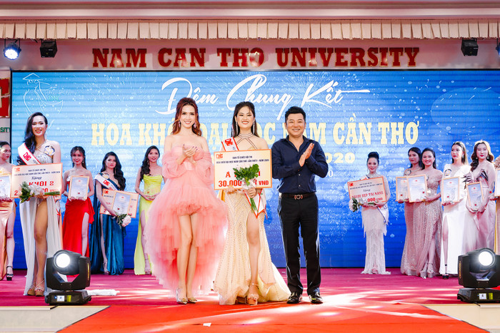 Phan Thị Mơ khoe thềm ngực nõn nà với đầm công chúa tha thướt Ảnh 12