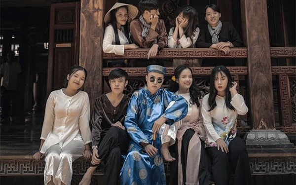 Bộ ảnh kỷ yếu bị 'ném đá' tơi bời vì không tôn trọng lịch sự, người trong cuộc nói gì? Ảnh 2