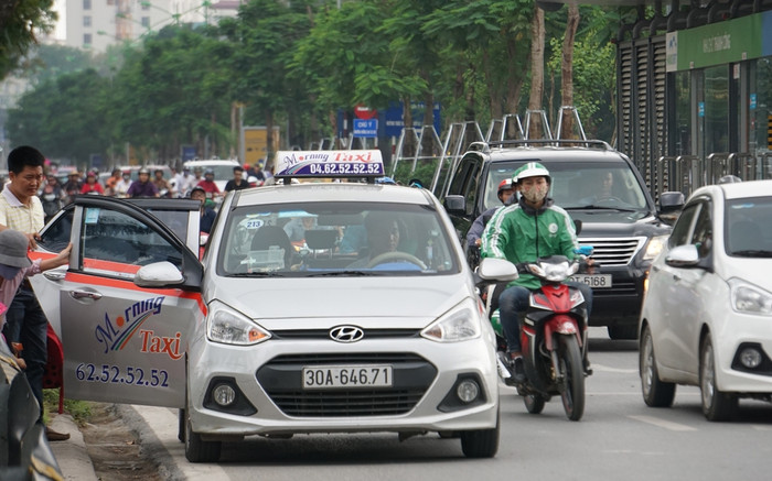 Việc đổi biển với phương tiện kinh doanh vận tải sẽ giúp việc quản lí và nhận diện dễ dàng hơn. Ảnh: Internet
