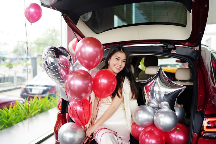Ngọc Thảo tậu xe bạc tỷ ở tuổi 30. (Ảnh: Xuân Hoàn)