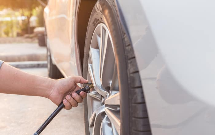 Rạch lốp xe của 1.000 phụ nữ rồi vờ giúp để làm quen, người đàn ông bị bắt Ảnh 2