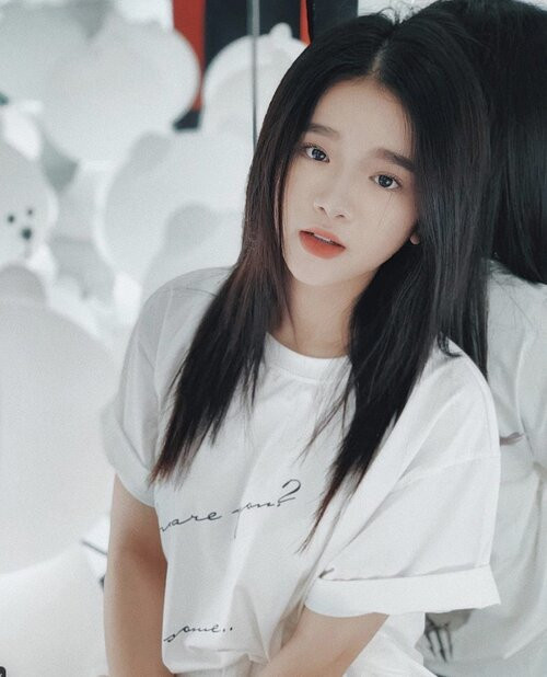 Linh Ka sinh năm 2002 là gương mặt đình đám trên mạng xã hội.