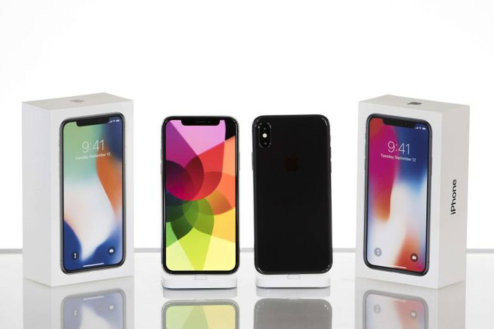 iPhone 12 có thể là lần đầu tiên Apple không bán kèm cục sạc cũng như tai nghe trong hộp máy. Ảnh: BGR