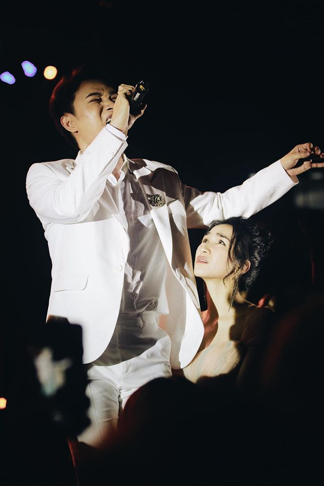 Trúc Nhân gọi tên Hòa Minzy trong loạt biểu cảm 'đặc sắc' khi xem mình biểu diễn