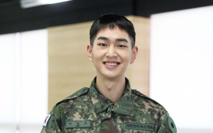 Onew (SHINee) âm thầm giải ngũ, SM Entertainment thông báo không tổ chức bất kỳ event đặc biệt nào Ảnh 2