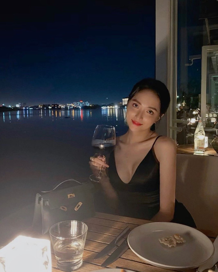 Hương Giang đẹp mong manh khoe xương quai xanh gợi cảm xứng danh 'Nữ hoàng thả thính' Ảnh 3