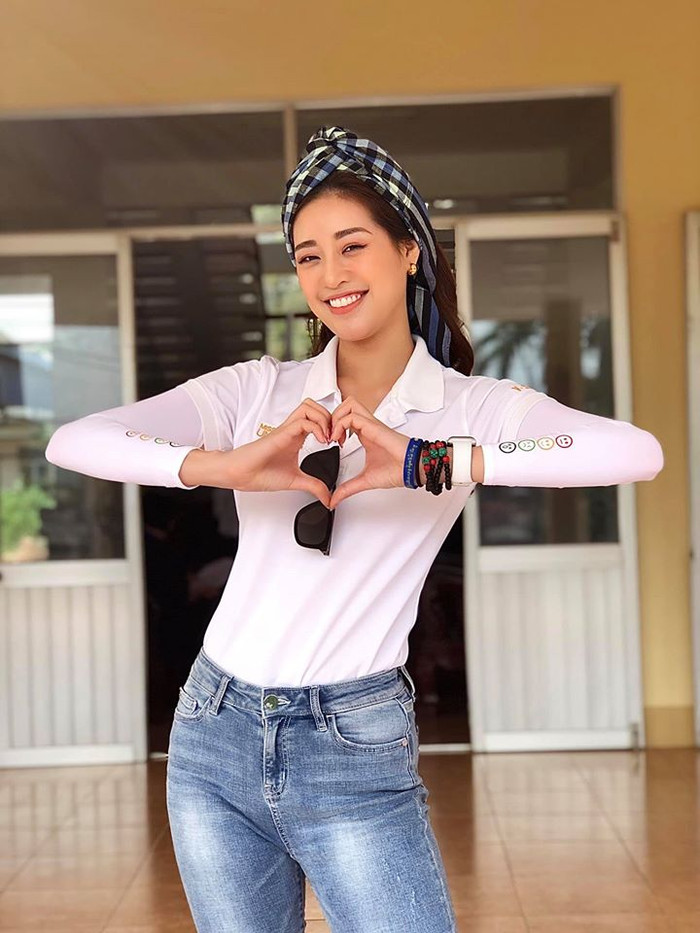 Hoa hậu Khánh Vân diện style thể thao, rạng rỡ tham gia hoạt động vì cộng đồng tại Long An.