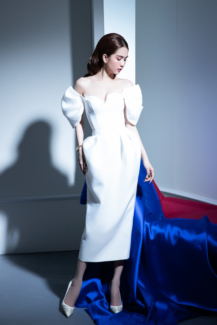 Không màng nội y, Ngọc Trinh mặc đầm xẻ sâu hun hút đố ai rời được mắt Ảnh 9