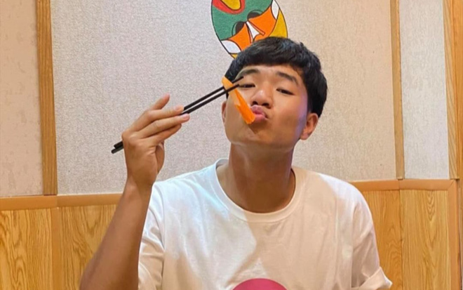 Đức Chinh đi ăn cùng bạn gái xinh đẹp Ảnh 2