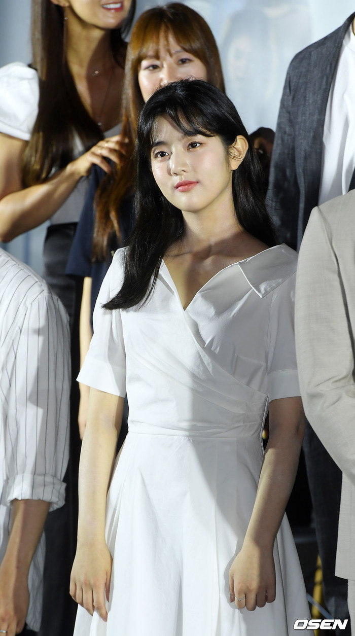 Họp báo 'SF8': Lee Yeon Hee lộ diện sau kết hôn, UEE lén nhìn Choi Siwon tình tứ Ảnh 7