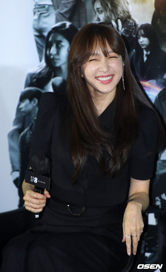 Họp báo 'SF8': Lee Yeon Hee lộ diện sau kết hôn, UEE lén nhìn Choi Siwon tình tứ Ảnh 12