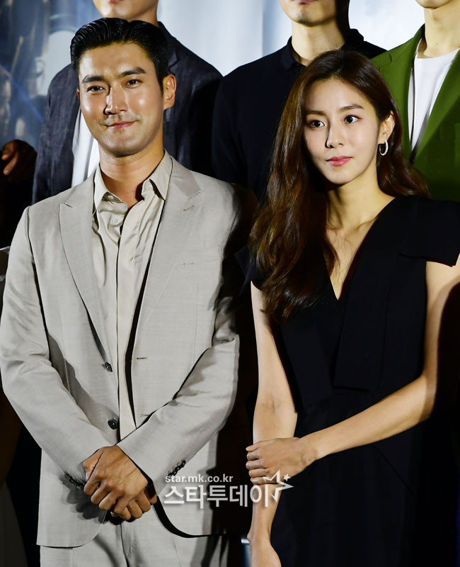 Họp báo 'SF8': Lee Yeon Hee lộ diện sau kết hôn, UEE lén nhìn Choi Siwon tình tứ Ảnh 38