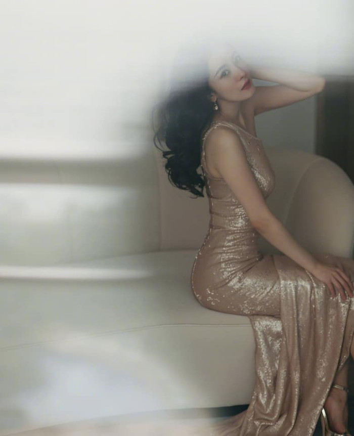 Dương Mịch cô từng gây 'bão' mạng xã hội khoe body đáng ao ước với vòng 3 gợi cảm chứng minh body 'vòng nào ra vòng nấy' trong bộ váy màu be chất liệu sequin trước khi xuất hiện tại một sự kiện mà cô làm người đại diện 