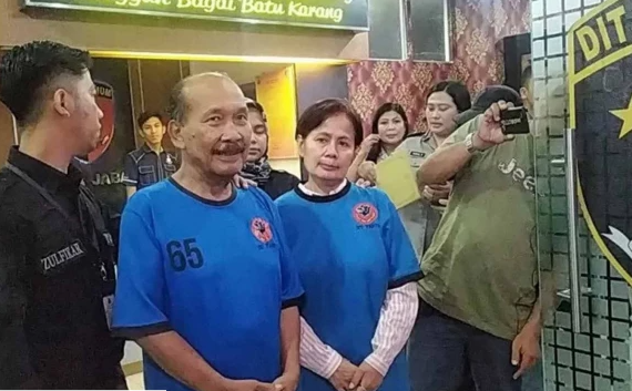 Nasri Banks và vợ là bà Raden Ratna Ningrum. 