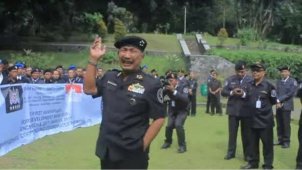 'Thủ tướng cấp cao' Nasri Banks.