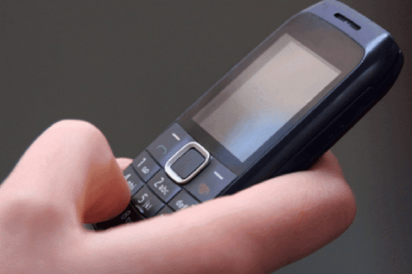 Người cha tự tử vì cãi vã với con gái sau khi mua nhầm điện thoại không đúng ý con. Ảnh minh họa