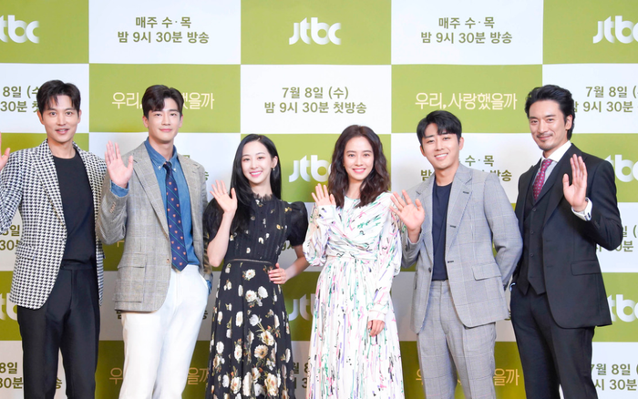 Họp báo 'Was It Love?': Mợ ngố Song Ji Hyo đọ sắc Dasom, rạng rỡ bên anh rể G-Dragon cùng 3 người tình màn ảnh Ảnh 2