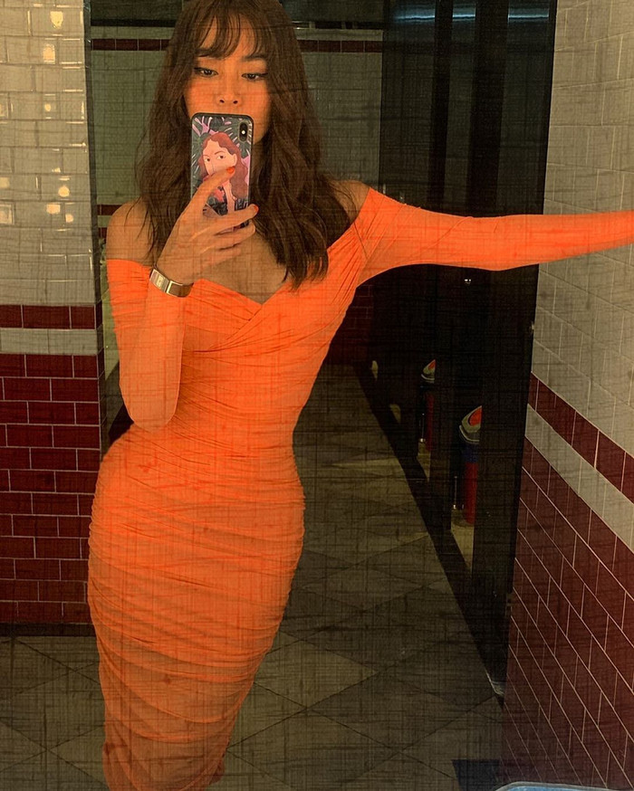 Mâu Thuỷ khiến các fan sắc đẹp tròn mắt với body đúng chuẩn chữ S. Siêng năng tập luyện, không hề khó hiểu vì sao nàng hậu sở hữu hình thể chuẩn chỉnh như thế. 