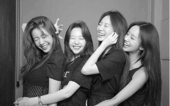 Tồn tại hay không tình chị em trong girlgroup Kpop? Xem ngay bộ ảnh này từ Girl's Day! Ảnh 2
