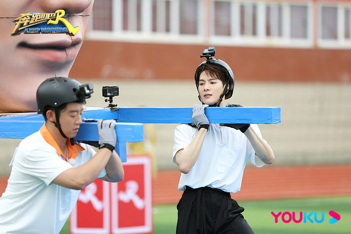 Đội trưởng của 'Bước nhảy đường phố 3': Vương Nhất Bác không nói chuyện, Jackson Wang kém lưu loát còn Trương Nghệ Hưng thế nào? Ảnh 31