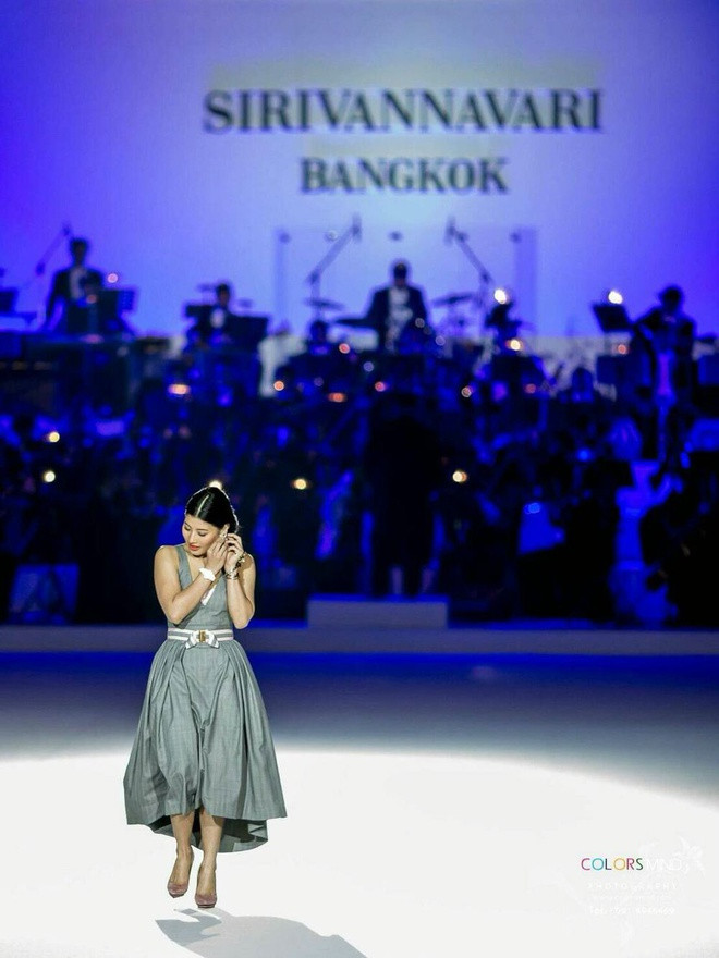 Thương hiệu Sirivannavari Bangkok luôn là brand hàng đầu tại xứ sở Chùa vàng do chính tay ái nữ vua Thái Lan 'xây dựng' nên và cô cũng kiếm được rất nhiều tiền từ chính hãng thời trang của mình