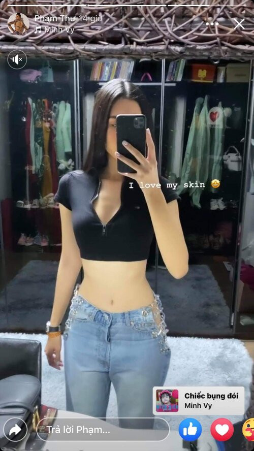 Trước đó, Phạm Thư - người đẹp HHHV cũng từng đem lòng ưu ái item khó nhằn này. 