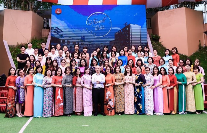 Tập thể giáo viên khối Trung học cơ sở trường Marie Curie