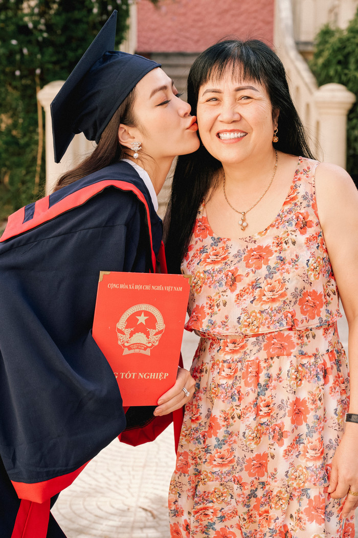 Tuyết Nga và mẹ