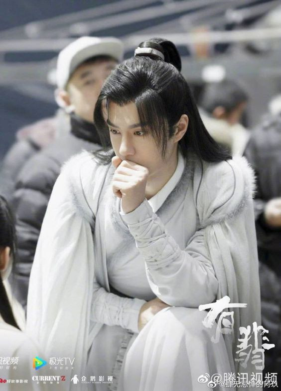 Vương Nhất Bác trên phim trường 'Hữu phỉ': Anh tuấn, tiêu sái chính là đây! Ảnh 6