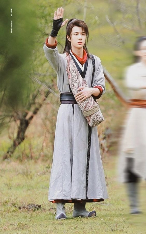 Vương Nhất Bác trên phim trường 'Hữu phỉ': Anh tuấn, tiêu sái chính là đây! Ảnh 4