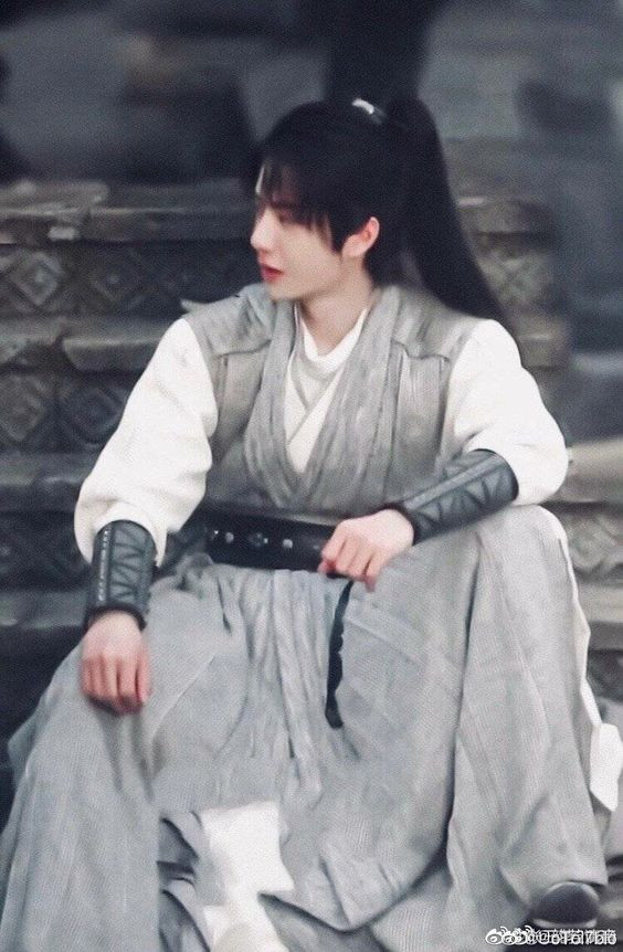 Vương Nhất Bác trên phim trường 'Hữu phỉ': Anh tuấn, tiêu sái chính là đây! Ảnh 10