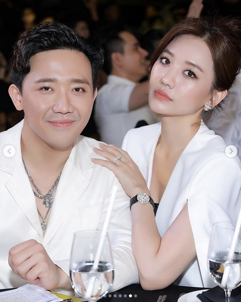 Hari Won miệt mài khoe nhẫn kim cương khổng lồ Trấn Thành tặng mọi lúc mọi nơi Ảnh 8