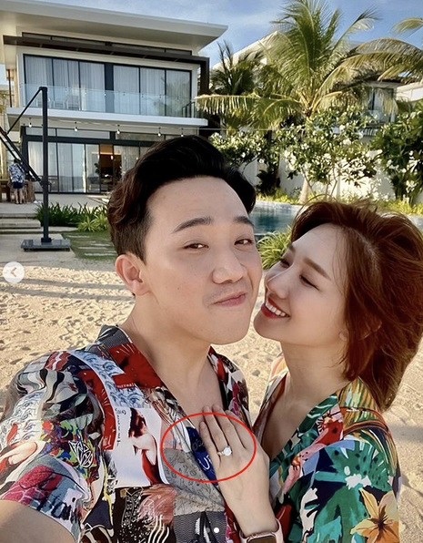 Hari Won miệt mài khoe nhẫn kim cương khổng lồ Trấn Thành tặng mọi lúc mọi nơi Ảnh 9