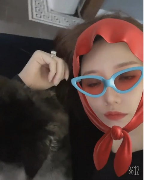 Hari Won miệt mài khoe nhẫn kim cương khổng lồ Trấn Thành tặng mọi lúc mọi nơi Ảnh 12