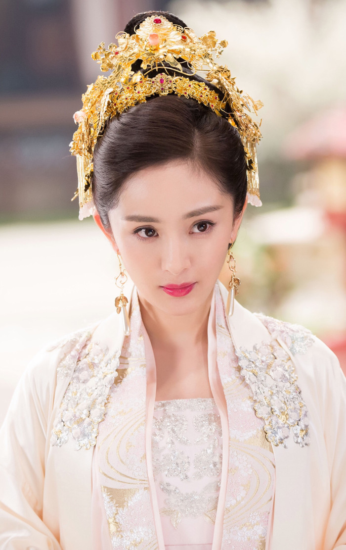 6. Dương Mịch: Nếu nhắc đến mỹ nhân cổ trang mà không kể đến Dương Mịch thì quả là thiếu sót. Nhận phim cổ trang, Dương Mịch đều có những tạo hình đẹp và vô cùng ấn tượng.