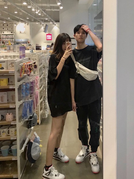 Khả Lạc cao 1m75 bên cạnh người yêu cao 1m85