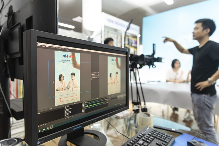 Livestream đang là một cơn sốt ở Trung Quốc. Ảnh: SCMP