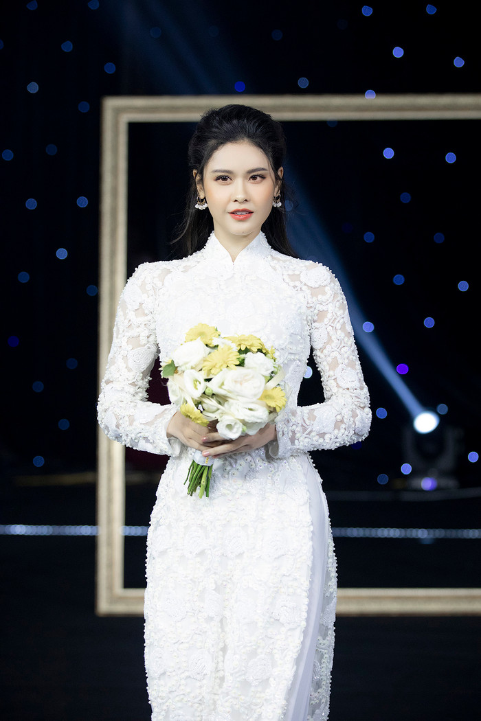 Trương Quỳnh Anh mặc áo dài cưới, làm cô dâu bước vào lễ đường Ảnh 10